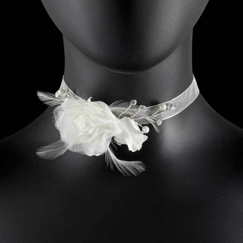 Halsband mit Rosen, Perlen und Strass